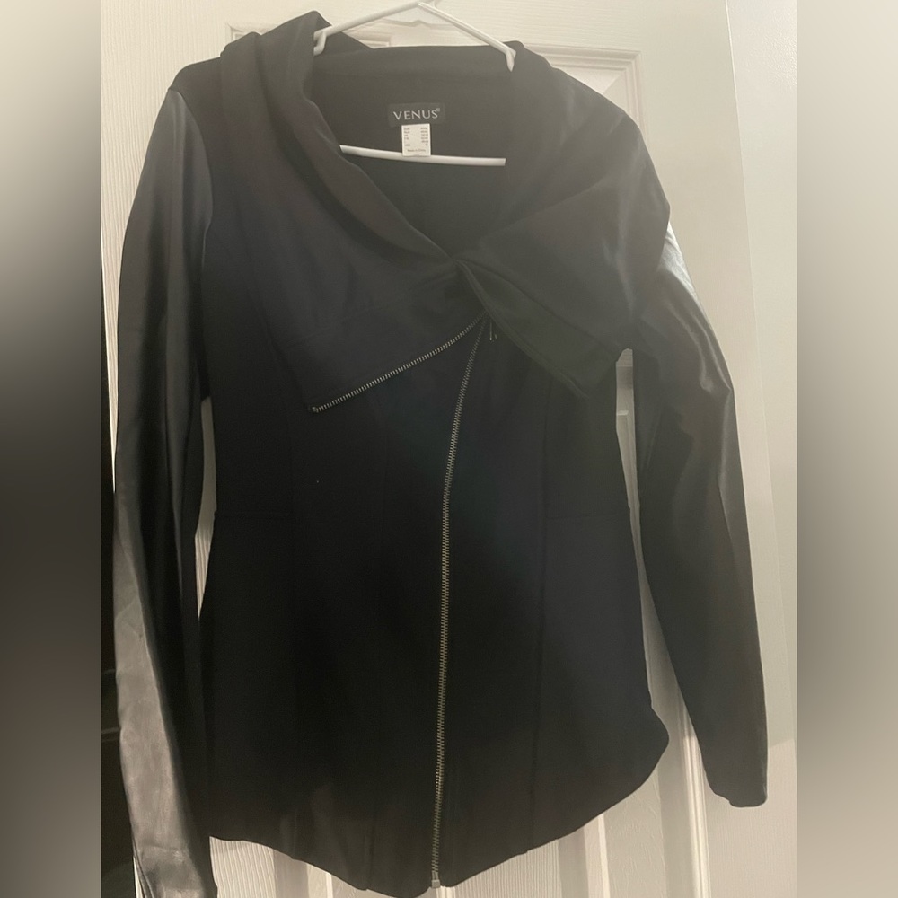 Venus cowl neck zip up sweater with faux leather. New without tags. Size medium.